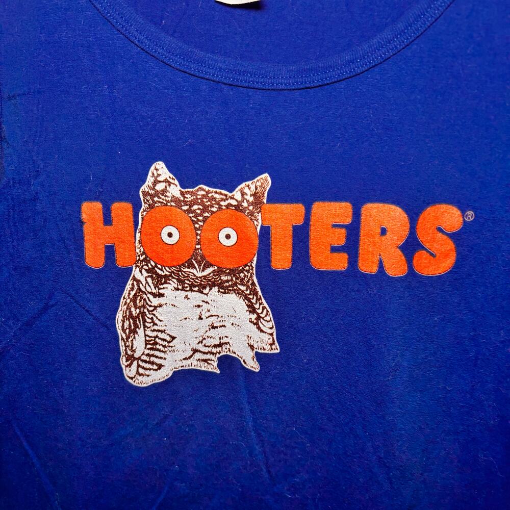 Hooters Blue Tank Top Womens Medium Owl Logo Graphic Sleeveless Restaurant Shirt - Picture 3 of 4